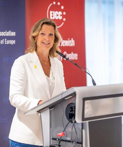 Lees meer over het artikel Verklaring ter ondersteuning van mevrouw Katharina von Schnurbein