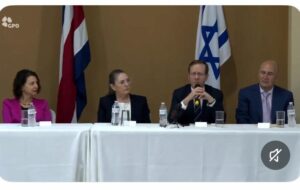 Lees meer over het artikel Zelfs Israelisch President Isaac Herzog is bezorgd over de hetze rond de Joodse besnijdenis in ons land
